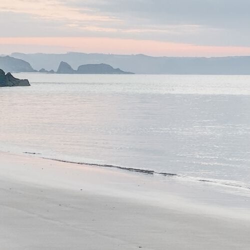 Sarah Richards Social. Instagram Coach and COntent Specialist. Image of beach at sunrise